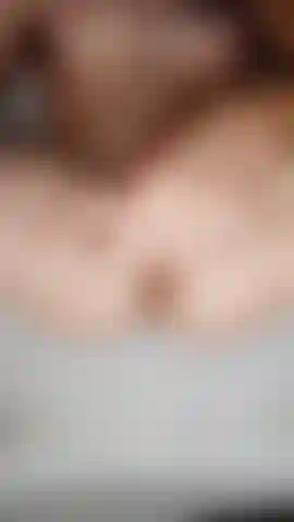 J'étire mon petit trou jusqu'à ce qu'il bâille.