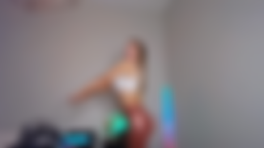 Old flame s'avère être une instructrice de gym