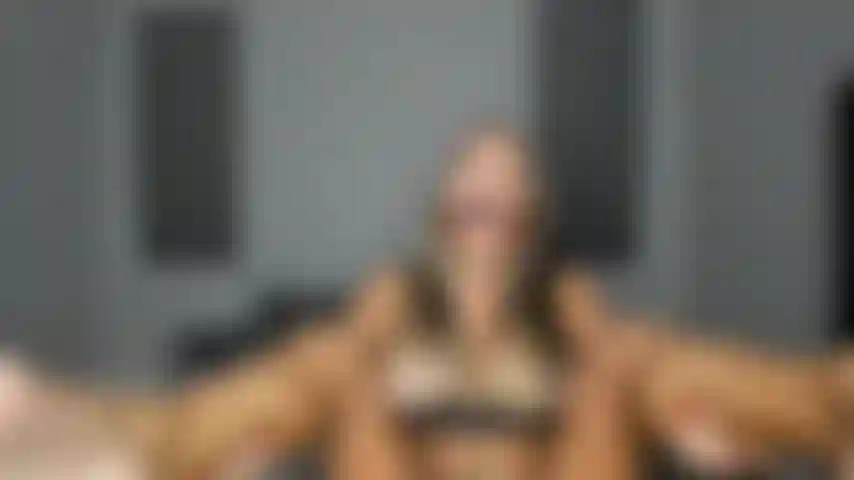 Bâillon de balle d'adoration des pieds soumise.