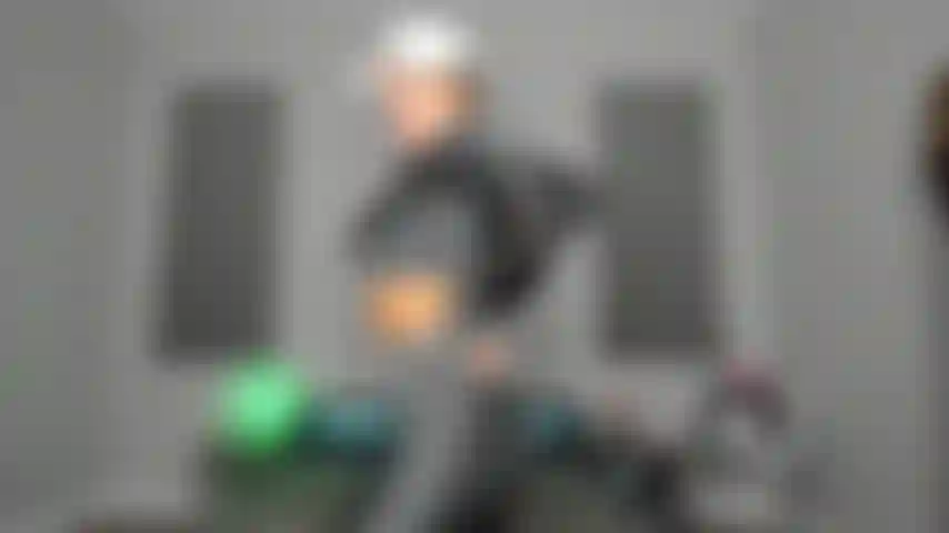 Votre entraîneur adjoint vous invite chez elle.