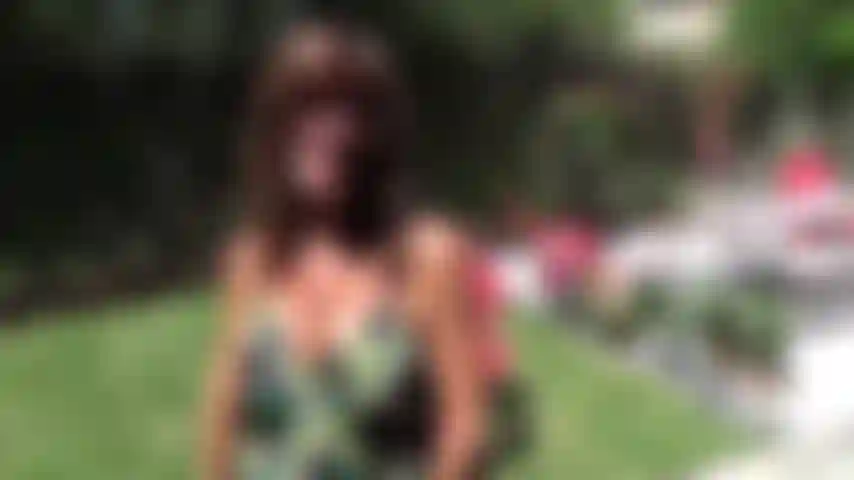 Un strip-tease sexy, nue dans la cour, puis je me masturbe nue jusqu'à ce que je jouisse pour toi. Une autre vidéo de steve qu'il n'a pas captée, alors maintenant vous l'avez compris, yay.