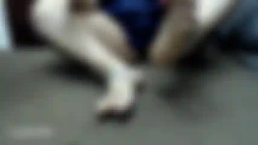 Frottant la lotion sur ma sensation.