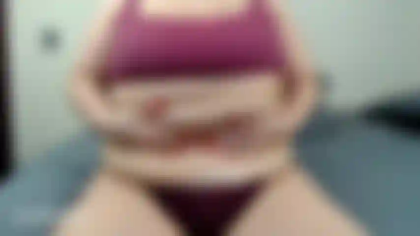 Belly joue en gros plan.