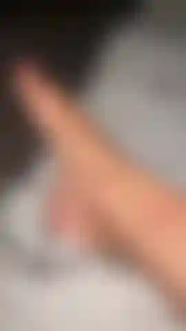 Des pieds sexy et doux avec des orteils et des plis.