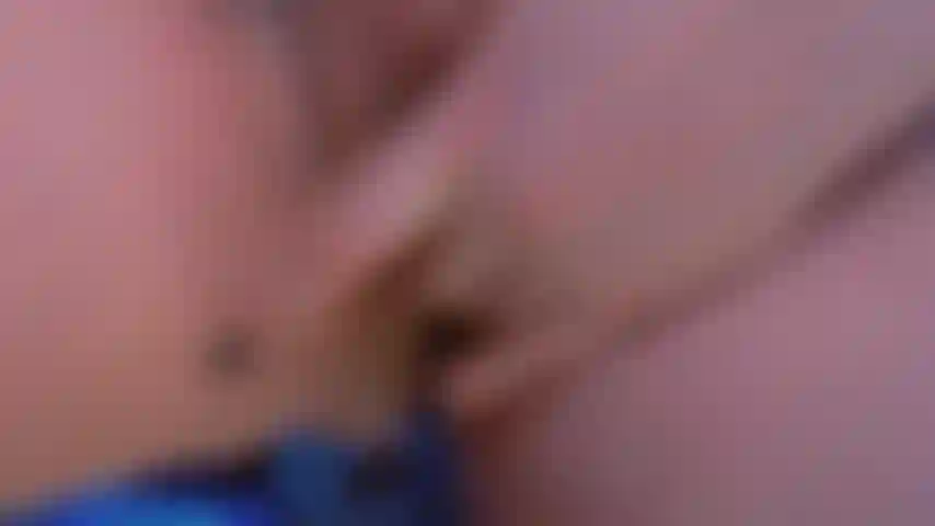 Je baise la chatte pour gicler.