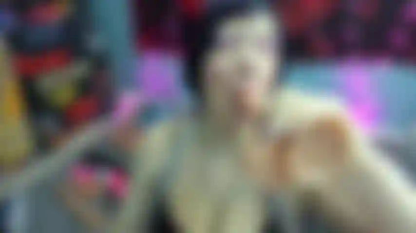 Une briseuse de ménage maléfique veut que tu appelles ta femme pendant que tu la baises !