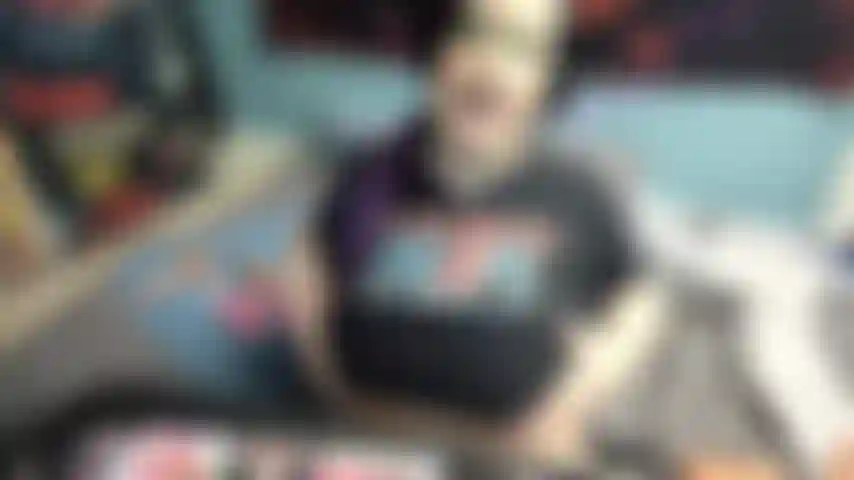 La vibration du bout anal me fait babiller et supplier pour du sperme.