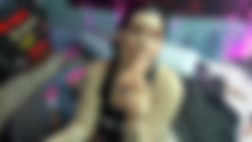 Une grosse salope qui supplie pour de l'anal !