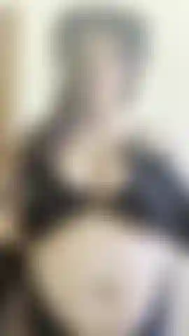 Pov : une grosse fille se fait sauver par un christophe et vous encourage à jouir sur ses gros seins.