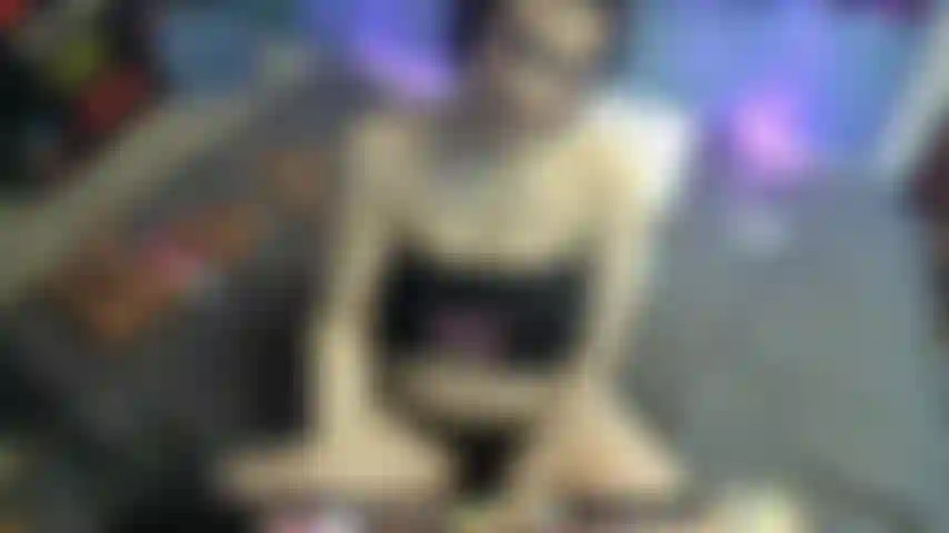 Joi agressive "baise cette lampe de poche plus fort !".