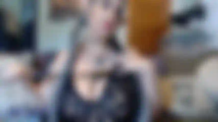 Une elfe qui tape dans les seins.