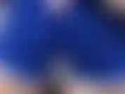 La baby-sitter est seule et veut que son petit ami vienne la baiser mais il est occupé. Heureusement qu'elle apporte son hitachi partout où elle va.