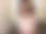 Je baise un énorme gode sur un miroir. Regarde-moi jouir partout dans mon miroir en chevauchant une énorme bite dans plusieurs positions.