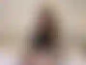 Tu es vierge et tu as une petite bite ? Laissez-moi appeler mon étalon pour vous montrer ce qu'est un vrai homme !