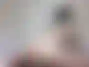 Vous vous demandez peut-être pourquoi vous êtes tous attachés... Eh bien, c'est simple. Je veux tomber enceinte et je pense que tu me donnerais le bébé parfait. Alors je vais te chevaucher jusqu'à ce que tu ne puisses plus le tenir et jouir en moi.