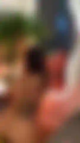 Gorge profonde sur le miroir.