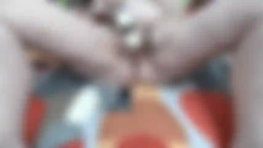 Pov_de_chatte_utilisant_une_baguette_avec_gémissements_uniquement_et_écartant_la_chatte_ouverte_au_bout.