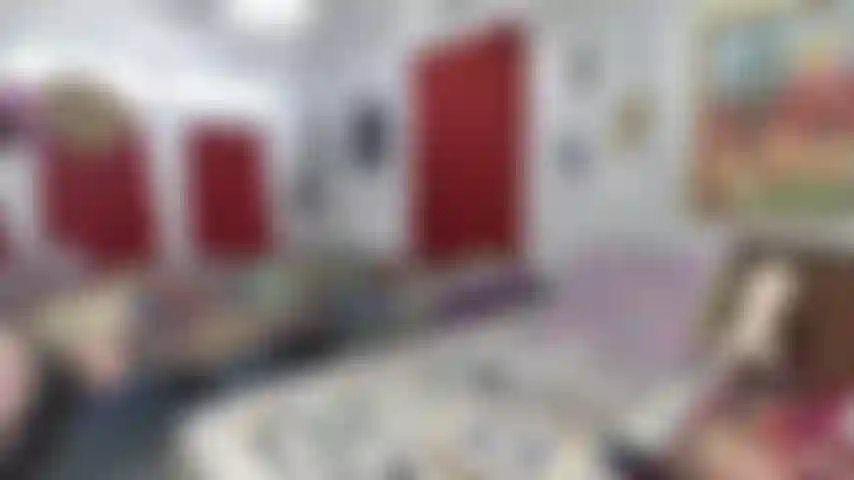 Petite robe en latex et talons hauts, allumeuse rapide.