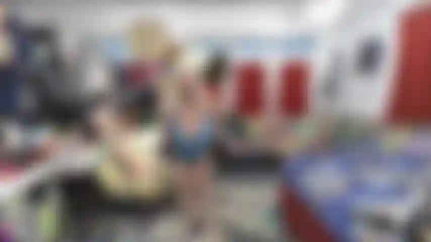 Larryb - robe, seins nus, cul qui twerke, jouet de chevauchée en cowgirl inversée, missionnaire, baisers.