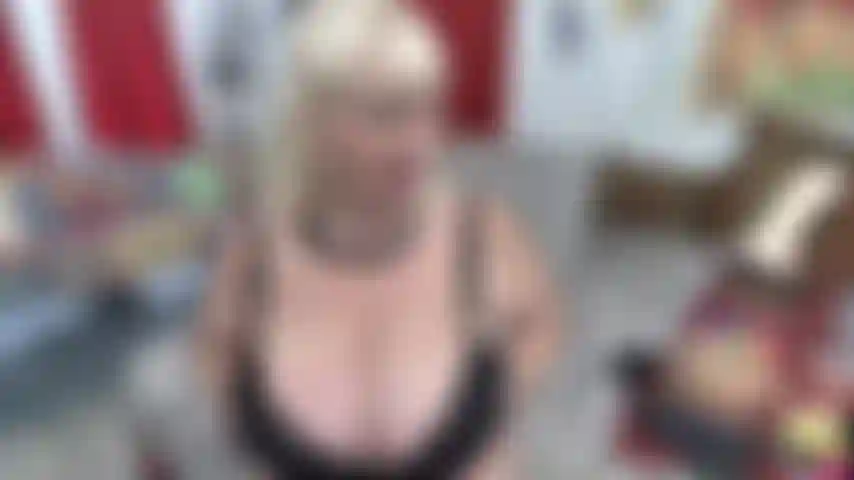 Aucune nue - je frotte mon soutien-gorge et je vous encourage pendant que je branle un jouet blanc.