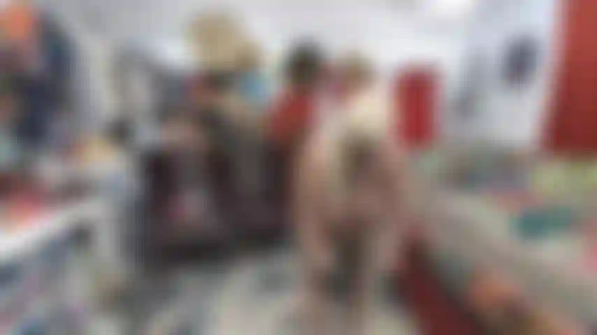 Maîtresse avec son strapon bbc, ses gants en latex noir, ses talons hauts noirs --- faisant de toi mon baume bêta.