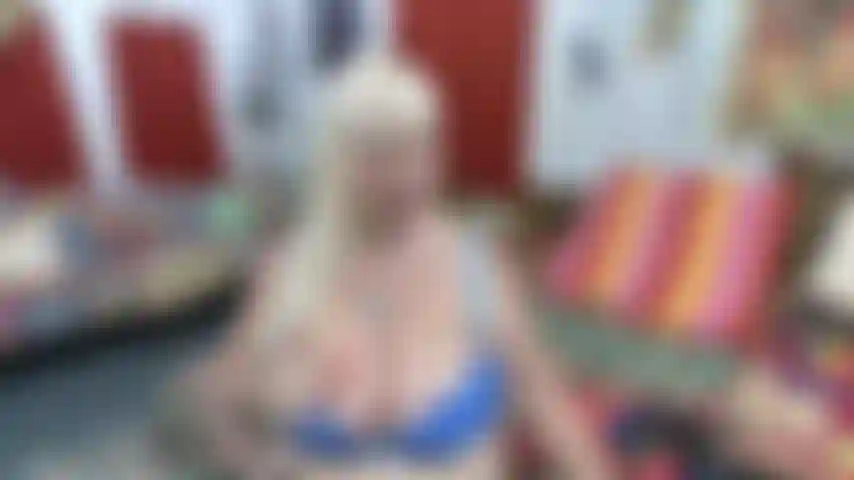 Non_nue---je_vous_encourage_pendant_que_vous_caressez_mon_décolleté_dans_mon_joli_soutien-gorge.