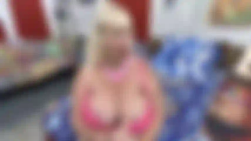 Aucune nue---teaser_video_soutien-gorge_&_jouet_secouant_avec_la_main.