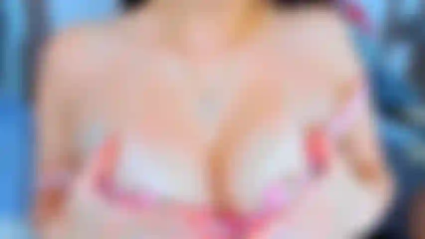 Beaucoup de crachats en te suçant profondément.