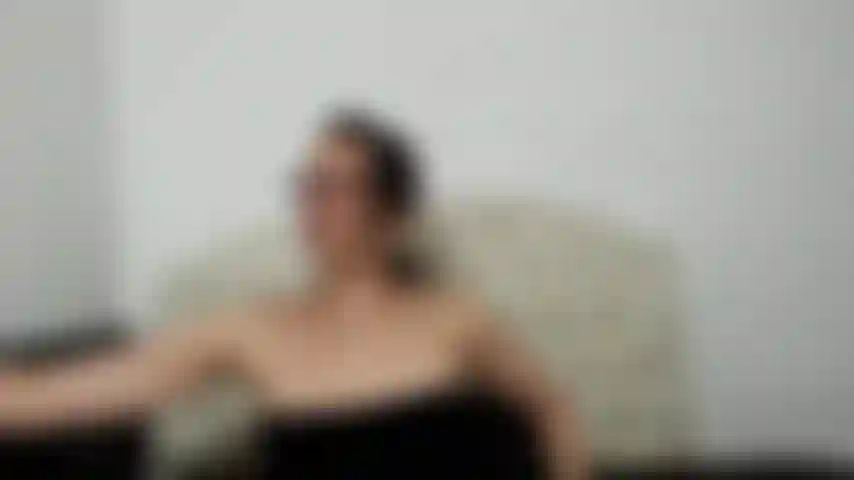 Bouche, langue, chatte.