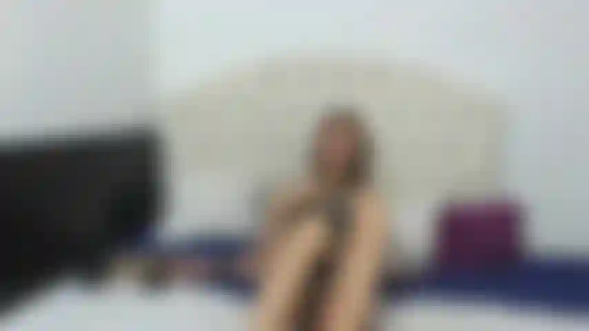 Des pieds et une chatte souples.