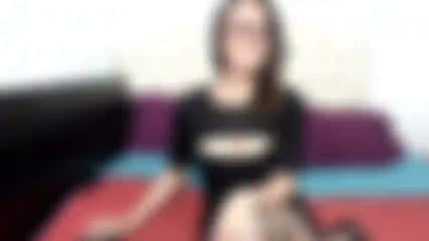 Pieds et chatte rasée.