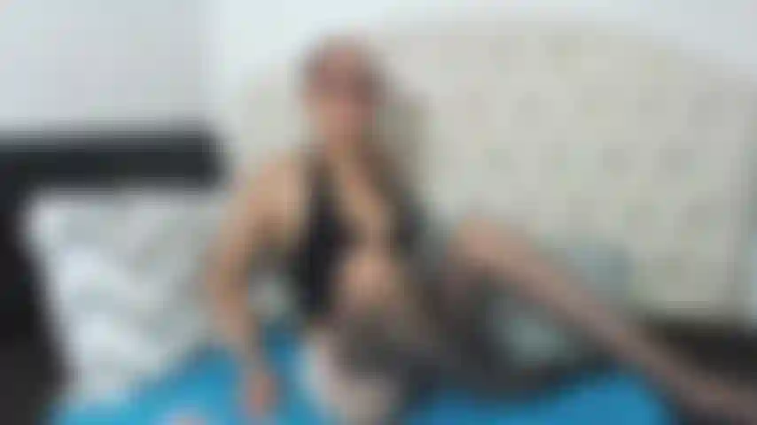 Chatte crémeuse et profonde.