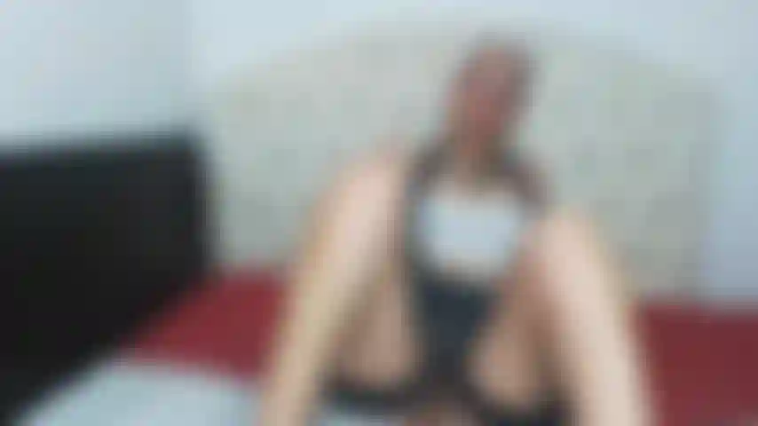 Zoom chatte rose.