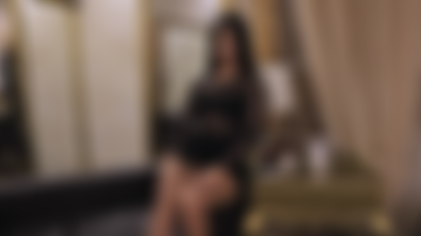 Coquine et aimante sont quelques mots que j'utilise pour me décrire.