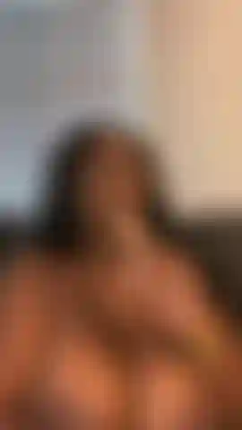 Je fais une gorge profonde à un bwc.