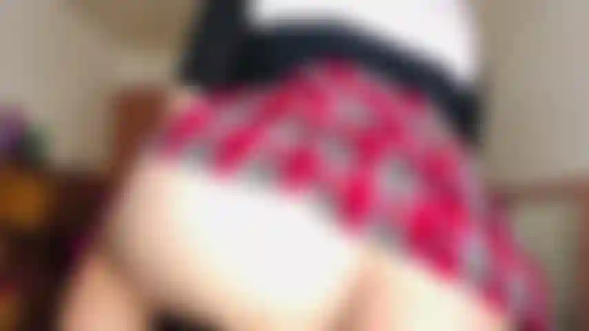 Je joue avec mon gode rouge xd.