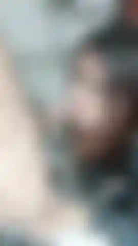 J'étais seule dans mon salon de beauté, j'ai commandé de la nourriture et le pourboire du livreur était qu'il m'a tiré sa charge chaude au visage et à la bouche.