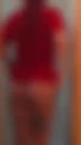 Qui espionne sa belle-sœur.