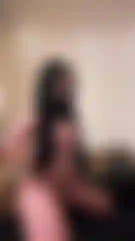 Ta petite babygirl préférée qui fait trembler son cul pour daddy… regarde mes trous serrés pendant que mes fesses tremblent comme un tremblement de terre 🍑.