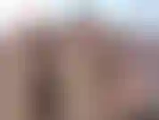 Je porte des chaussettes longues et un body moulant et brillant. Je veux défoncer ma chatte poilue sur ta bite et ton visage. Es-tu prête ?. Je te réchauffe avec quelques queefs en levrette et je joue aussi mon trou et je claque avec les doigts.