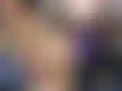 Je dégouline d'huile sur mes pieds, je les frotte les uns contre les autres et j'écarte les orteils en laissant l'huile couler entre eux. Pendant ce temps je me frotte et me doigte un peu la chatte.