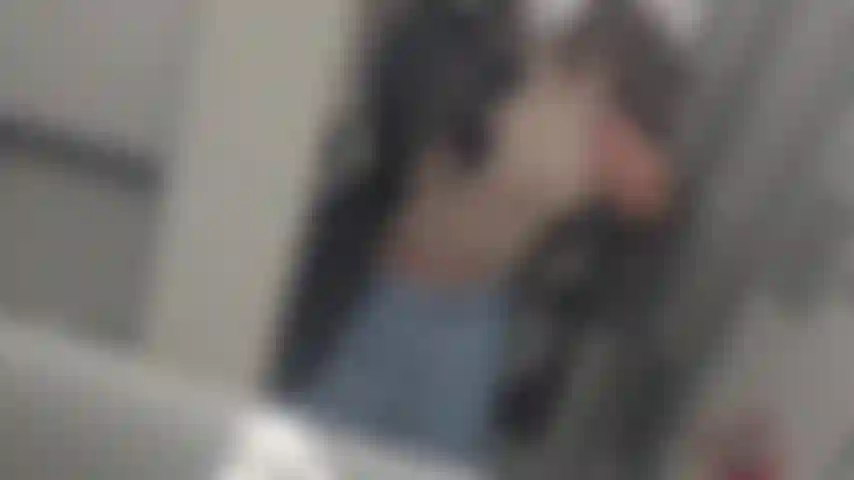 Toppless dans l'avion.