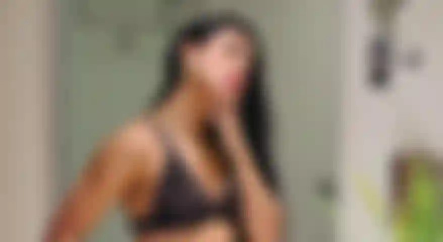 J'étais vraiment excitée pendant que j'étais dans la salle de bain.
