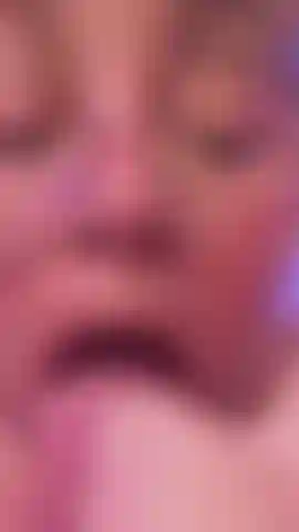 Je veux te sucer la bite.