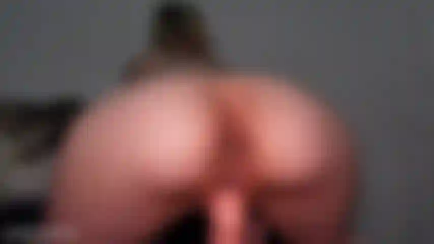 Bisous et frottement de chatte pour petite bite - sph denial cuck : nous sommes amis depuis longtemps et je te donne enfin une chance, mais ton minuscule micro pénis est vraiment trop petit et pathétique, cette petite bite non circoncise de 5 cm ne vaut rien pour moi ! Alors je te compare à une grosse bite noire et je te montre à quel point elle est bien plus grande et meilleure. Ensuite je me déshabille et je te laisse la frotter contre ma chatte parfaite et serrée, mais tu n'es pas assez bien pour vraiment me baiser, pauvre petit cocu ! Je vais humilier ta petite bite comme il se doit, et te faire un bisou pitoyable jusqu'à ce que j'avale ta misérable petite giclée, et je te dis que si tu es un bon petit cocu obéissant, peut-être que la prochaine fois tu pourras me regarder baiser un vrai homme, une grosse bite noire devant toi ! Sph, denial, humiliation, cuckolding, dirty talk et bien plus encore !