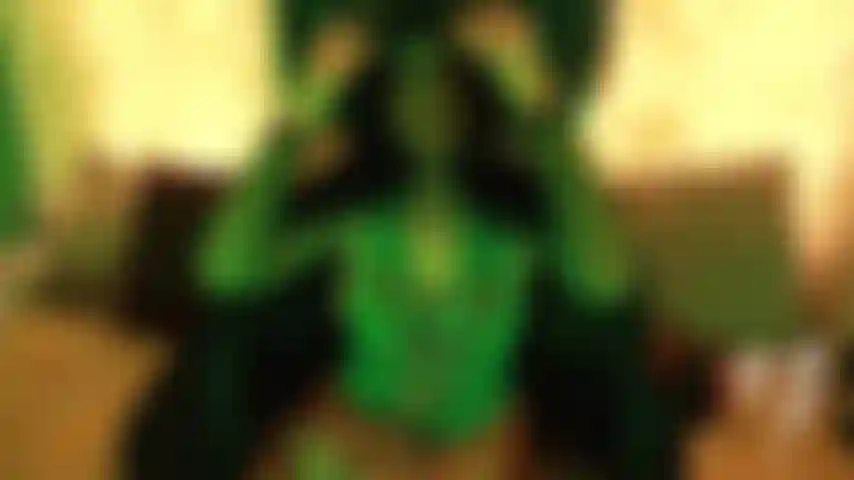 Votre maîtresse de jardin rousse locale est à la recherche d'un nouveau serviteur - êtes-vous digne ? Prouvez-le lui en suivant son joi et cei...