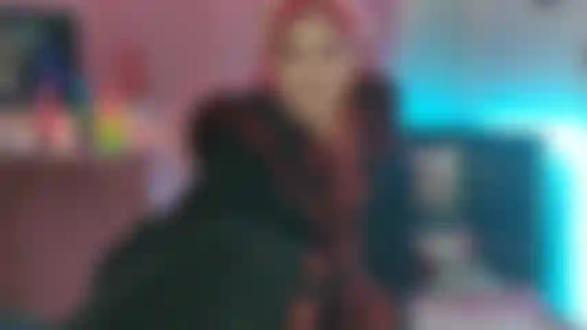 Une star du porno rousse qui baise bien sa chatte avec mon mauvais dragon.