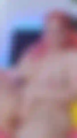 Excitée et aux gros seins.