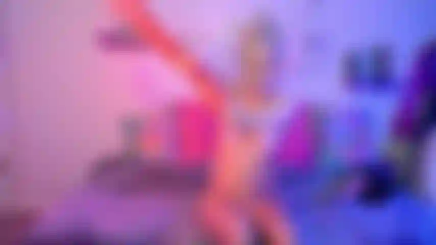 Masturbation avec un gant de cuisine.