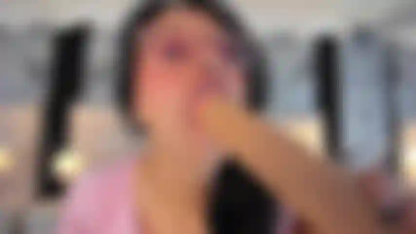 Une fellation cochonne et plein de salive sur ta bite.